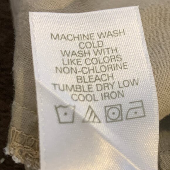 ONE PAIR OF LIZ CLAIBORNE AUDRA SHORTS, KHAKI/TAN, SIZE 8 - Picture 6 of 6